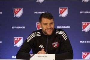 Rumor Maarten Paes: 2024 Nyaris ke Serie A, Kini Dikaitkan dengan Persib