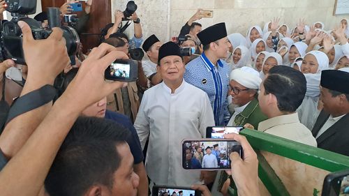 Prabowo Terharu Disambut Ribuan Santri di Tasikmalaya, Matanya Sampai Berkaca-kaca