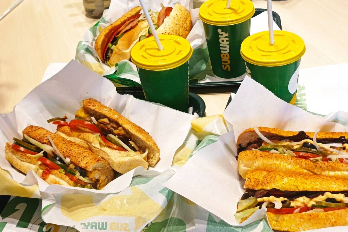 Beberapa varian menu sandwich di Subway.