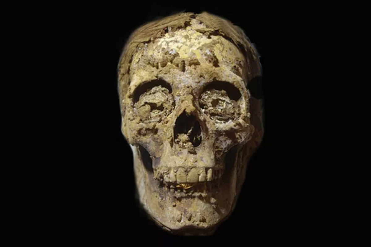 Arkeolog menemukan tiga mumi yang lidahnya ditempeli atau dilapisi kertas emas. Menurut ahli, ini termasuk kepercayaan yang berguna di alam baka.