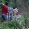Jalan Tertutup Longsor, Warga Sakit Bandung Barat Terpaksa Ditandu lewat Hutan