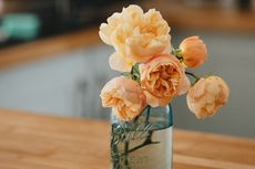 Tips Mengawetkan Bunga Segar di Dalam Vas