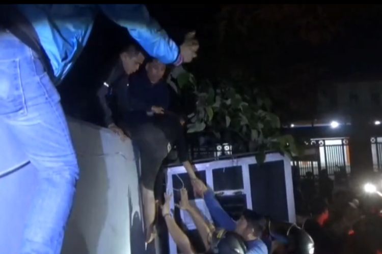 Cekcok Persaingan Dagang, Wanita di Gowa Tikam Rekan Sesama Penjual Kelapa Muda