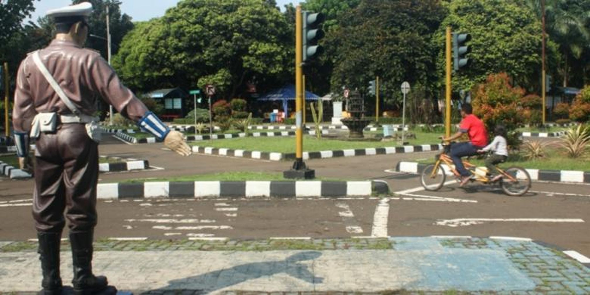 Seru Main Mobil Sambil Belajar Di Taman Lalu Lintas