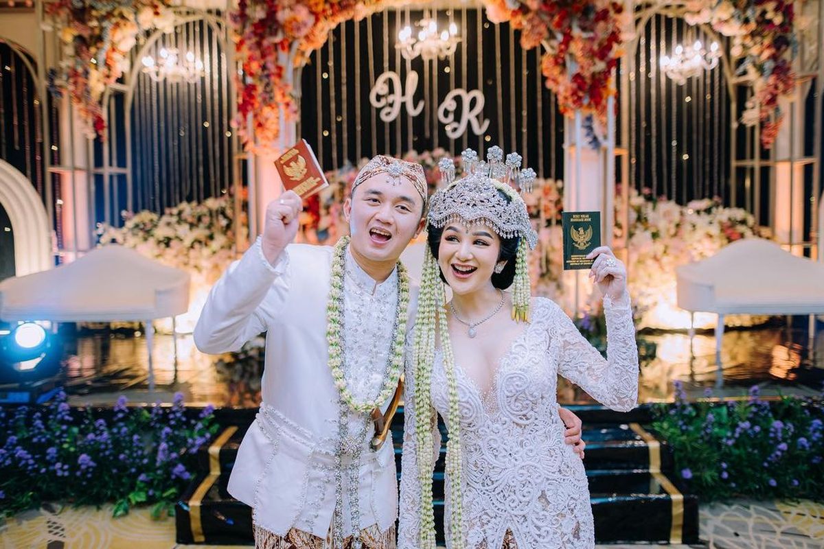 Hana Hanifah mengunggah foto pernikahannya di akun Instagram-nya.