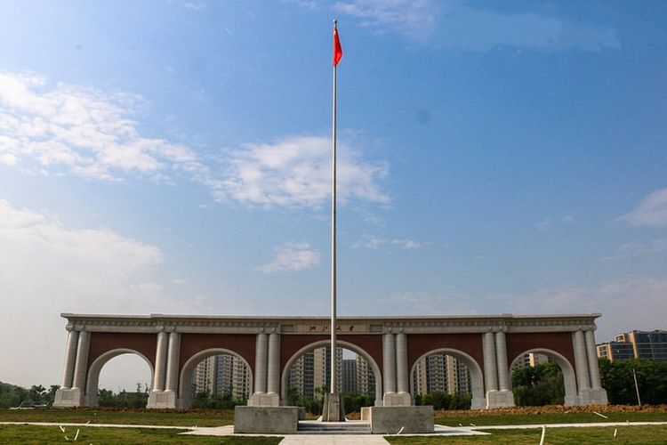 Kontes Bangunan Terjelek di China sementara dipimpin oleh Gerbang Lima Lengkung di Universitas Zhejiang di Hangzhou, ibu kota provinsi Zhejiang. 

