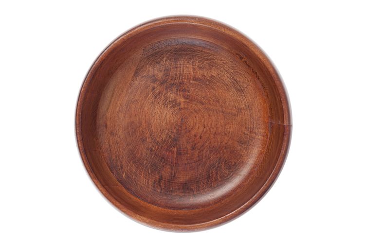 Ilustrasi piring kayu.