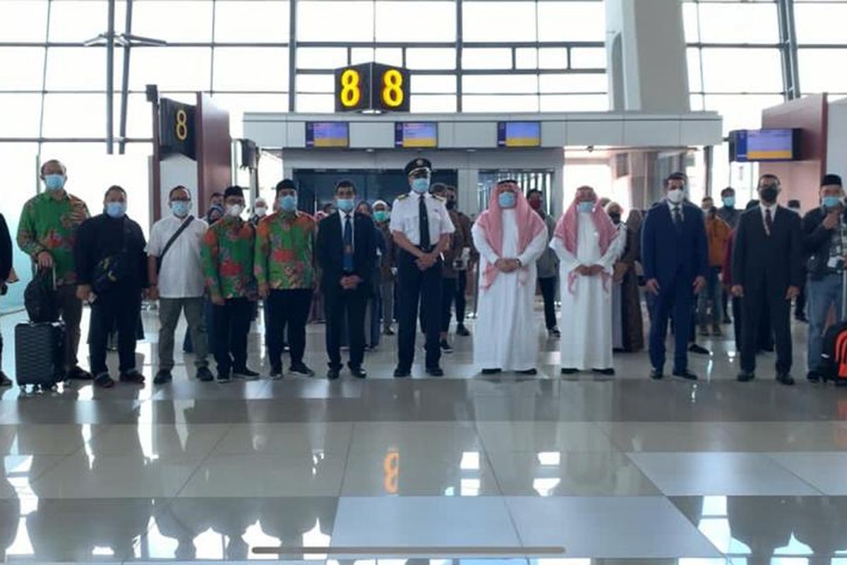 The first group of umrah pilgrims from Indonesia pose for a photo at Soekarno-Hatta International airport near Jakarta before leaving for Jeddah on Sunday, November 1, 2020. The Saudi Arabian government has lifted its temporary visa restrictions as a result of the Covid-19 pandemic. 