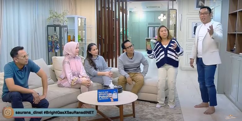 Gubernur Jawa Barat Ridwan Kamil me-roasting komika Kiky Saputri di acara Sahurans NET.TV.