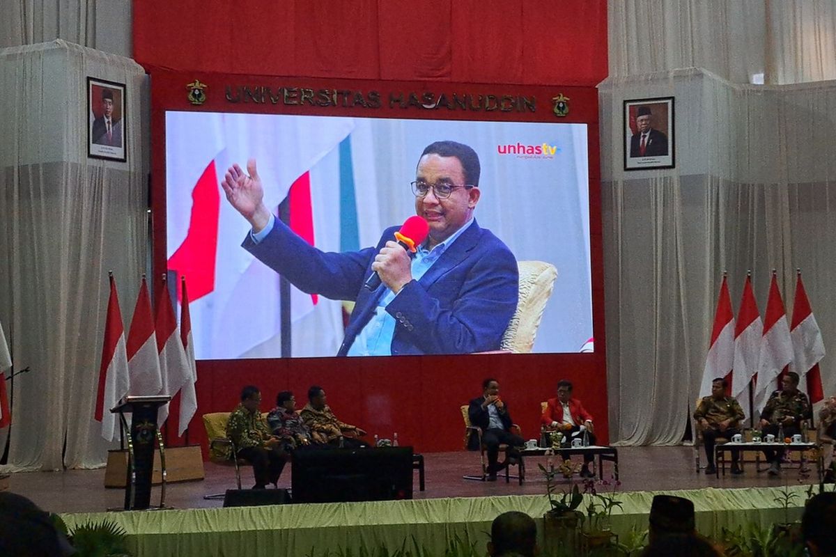 Anies Baswedan saat menghadiri acara Indonesian Leaders Talk Bedah Gagasan dan Visi Pemimpin Bangsa yang digelar di Auditorium Baruga AP Pettarani Unhas Makassar, Minggu (24/9/2023).