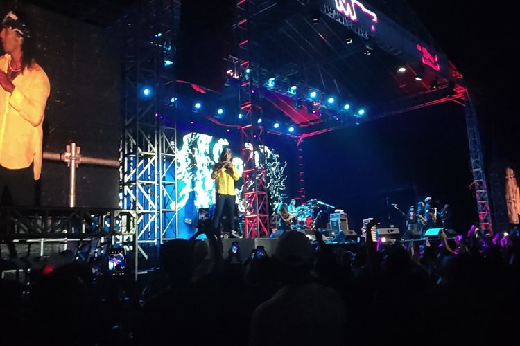 Suasana konser Slank di eka Bandara Lombok