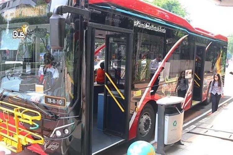 Armada bus Trans Semanggi Suroboyo.