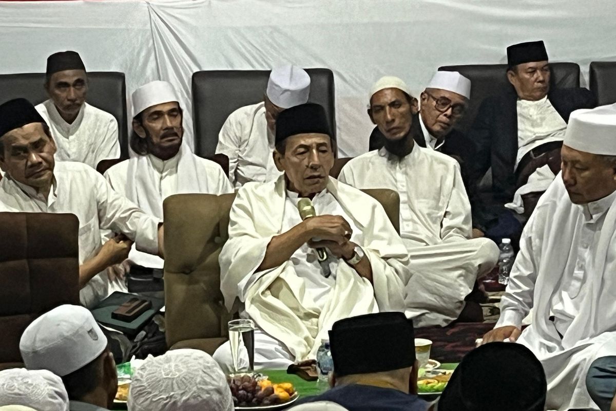 tokoh besar Nahdlatul Ulama (NU) Habib Muhammad Luthfi bin Yahya, saat menghadiri acara forum silaturahmi di Pesantren Al-Falak, Pagentongan, Kota Bogor, Jawa Barat, Sabtu (20/1/2024).