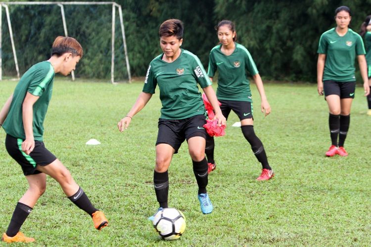 Pemusatan latihan tim nasional putri Indonesia di Sawangan, Depok.