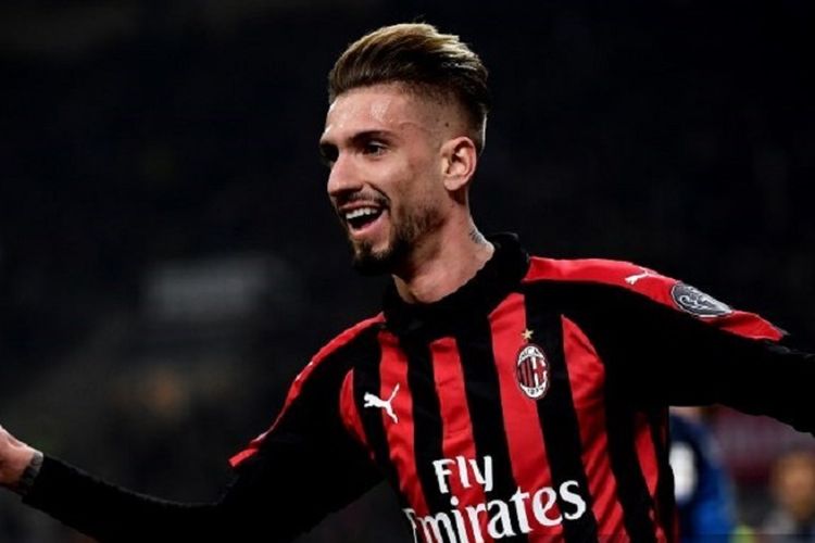 Penyerang AC Milan Samuel Castillejo merayakan gol dalam pertandingan Serie A antara AC Milan vs Empoli di Stadion San Siro, Jumat (22/2/2019).