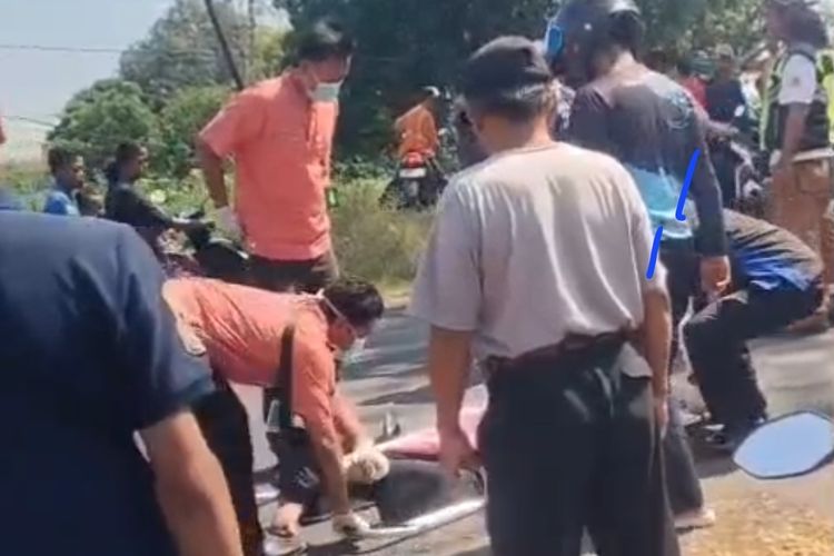 Gagal Salip Truk, Motor Berisi Tiga Remaja Terlibat Kecelakaan, Satu Tewas