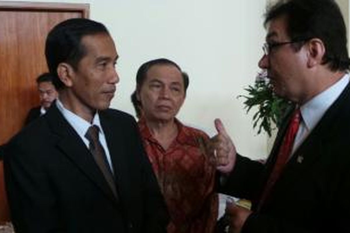 Gubernur DKI Jakarta Joko Widodo (kiri) mengunjungi Gedung DPR/MPR Jakarta, Senin (8/7/2013).