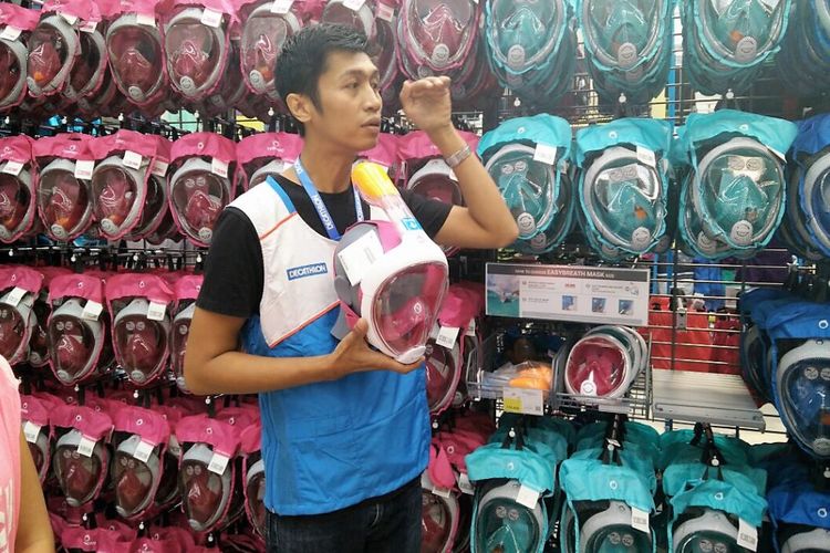 Salah satu perlengkapan snorkeling yang dirancang dan dibuat olah Decathlon