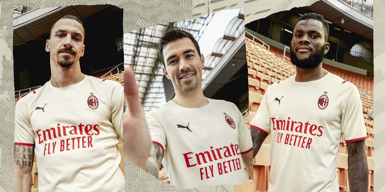 Zlatan Ibrahimovic (kiri), Alessio Romagnoli (tengah), dan Franck Kessie (kanan) dalam balutan jersey tandang AC Milan untuk musim 2021-2022.