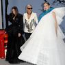 Pesona Bella dan Gigi Hadid, Dampingi Ibu 'Comeback' di Panggung Mode