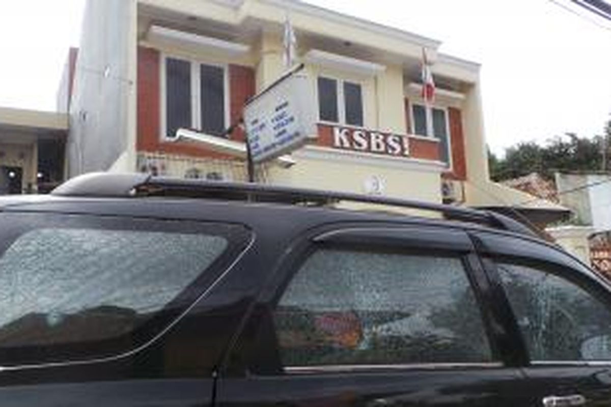 Kantor serikat buruh KSBSI di Jalan Cipinang Muara Raya, Jatinegara, Jakarta Timur, ditembak orang tak dikenal. Foto di ambil pada Rabu (15/4/2015).