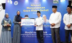 Aqua Salurkan Lebih dari 1 Juta Botol Air Minum untuk Buka Puasa di Masjid