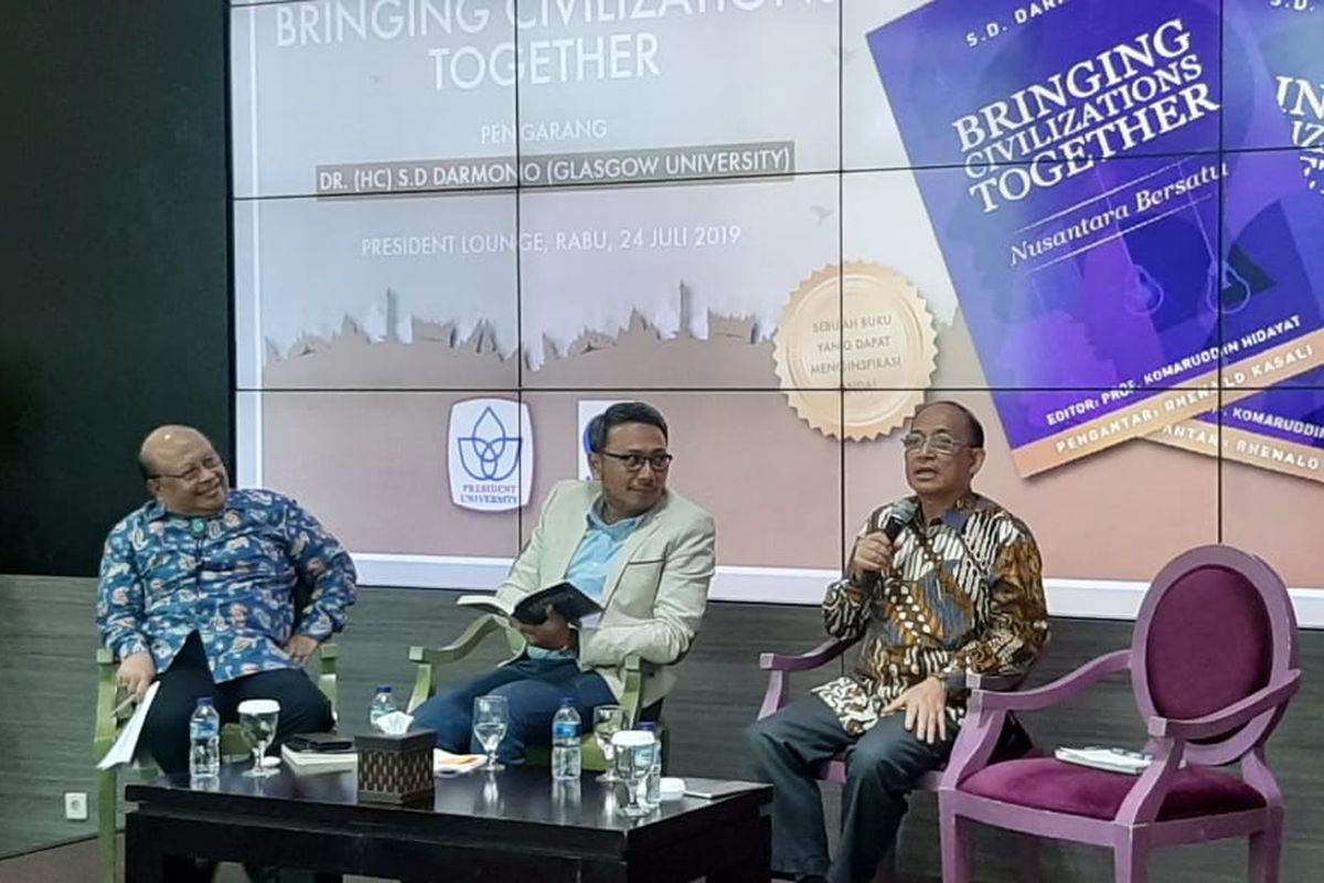 President University bersama dengan Kepustakaan Populer Gramedia (KPG) menggelar acara bedah buku Bringing Civilizations Together-Nusantara di Simpang Jalan. Bertindak sebagai pembedah, Prof. Budi Susilo Soepandji Ketua Yayasan Pendidikan Universitas Presiden (YPUP) yang juga mantan Gubernur Lemhanas RI 2011-2016 dan Dr. Muhammad A.S. Hikam, Dosen President University yang juga mantan Menteri Negara Riset dan Teknologi era Presiden Abdurahman Wahid, Jakarta, Rabu (24/7/2019).