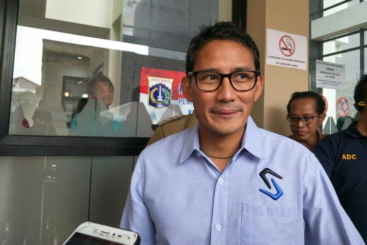 Calon Wakil Presiden nomor urut 02 Sandiaga Uno di Kantor Kelurahan Kayu Manis, Jakarta Timur, Selasa (30/4/2019)