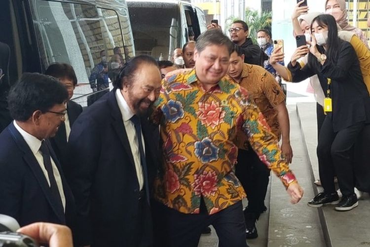 Ketua Umum Partai Nasdem Surya Paloh bertemu dengan Ketua Umum Partai Golkar Airlangga Hartarto di kantor DPP Partai Golkar, Slipi, Jakarta, Rabu (1/2/2023). 