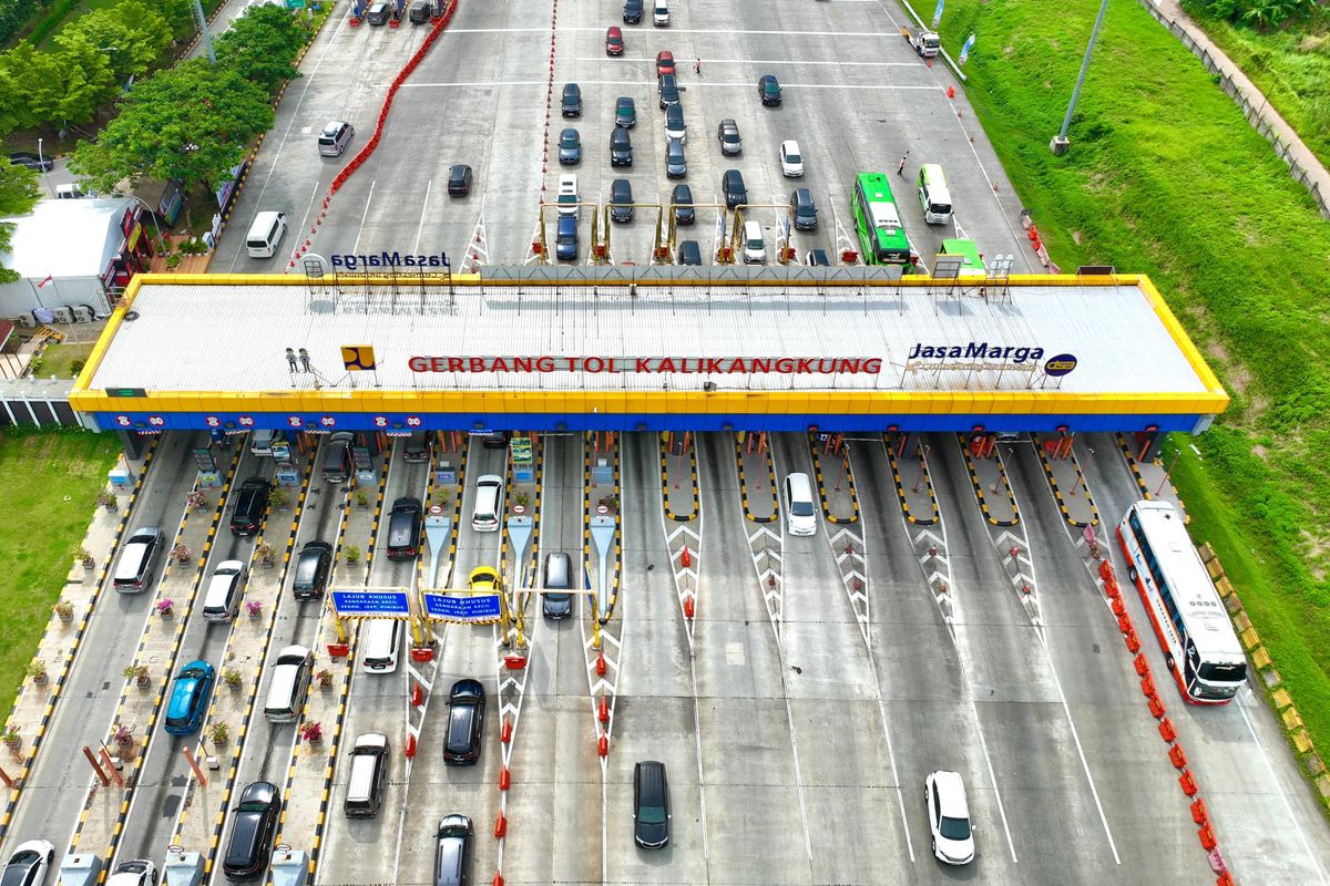 PT Jasamarga Transjawa Tol (JTT) mencatat sebanyak 114.797 kendaraan menuju Wilayah Timur Trans Jawa melalui Gerbang Tol (GT) Cikampek Utama pada H-3 (9/5/2025) sampai dengan H-1 (11/5/2025) libur panjang Hari Raya Waisak.