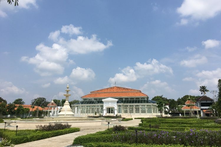Taman Pracima di kompleks Pura Mangkunegaran, Solo