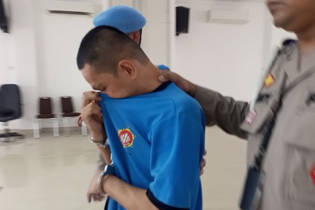 Polisi merilis pelaku kasus mayat mutilasi dalam koper merah di Mapolres Bogor, Cibinong, Kabupaten Bogor, Jawa Barat, Sabtu (18/3/2023)