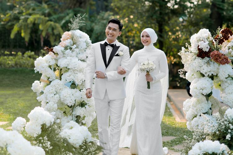 5 Gaya Pernikahan Dea Annisa dan Mazaki Ahmad, Elegan dan Modern