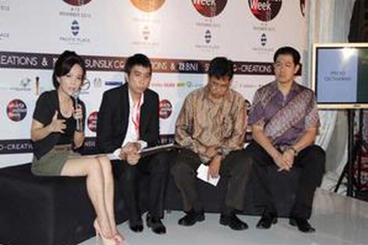 Konferensi pers pembukaan Jakarta Fashion Week 2010-2011, di media center, Pacific Place, Sabtu (6/11/2010).