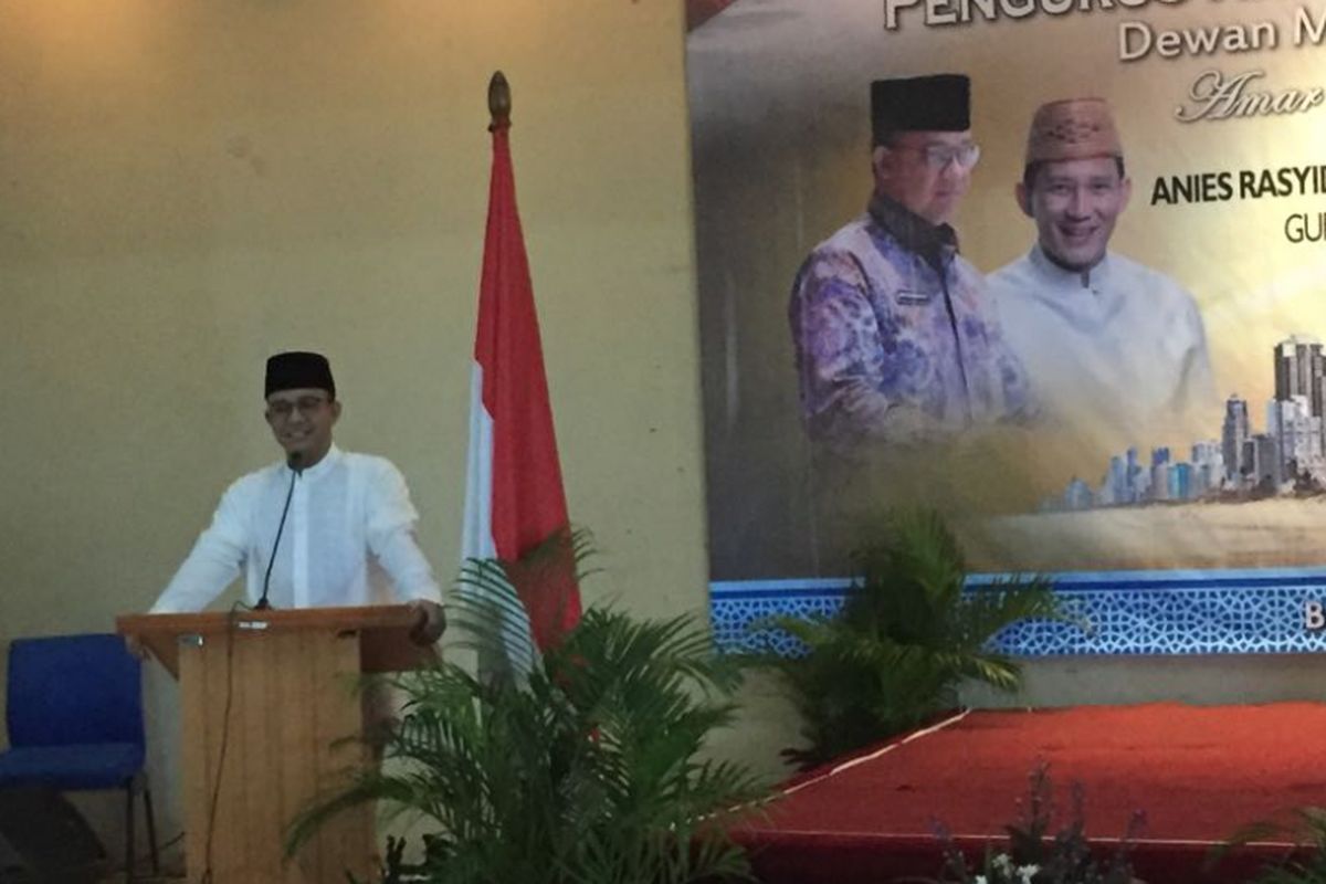 Gubernur DKI Jakarta Anies Baswedan ketika menghadiri pelantikan pengurus ranting Dewan Masjid Indonesia wilayah Jakarta Utara di Kantor Wali Kota Jakarta Utara, Sabtu (10/2/2018). 