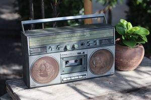 Radio dan Rindu yang Tak Tergantikan