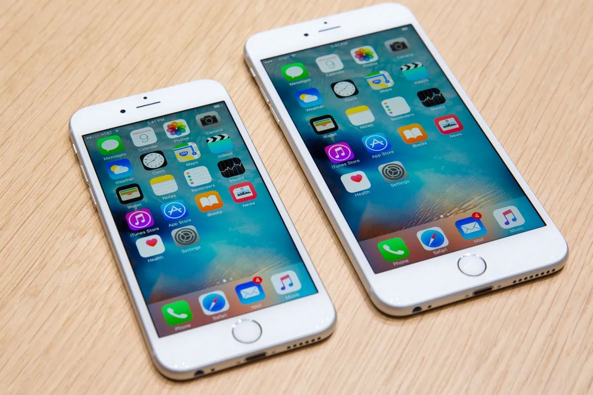 Ilustrasi iPhone 6S dan iPhone 6S Plus yang sudah resmi dirilis pada 2015