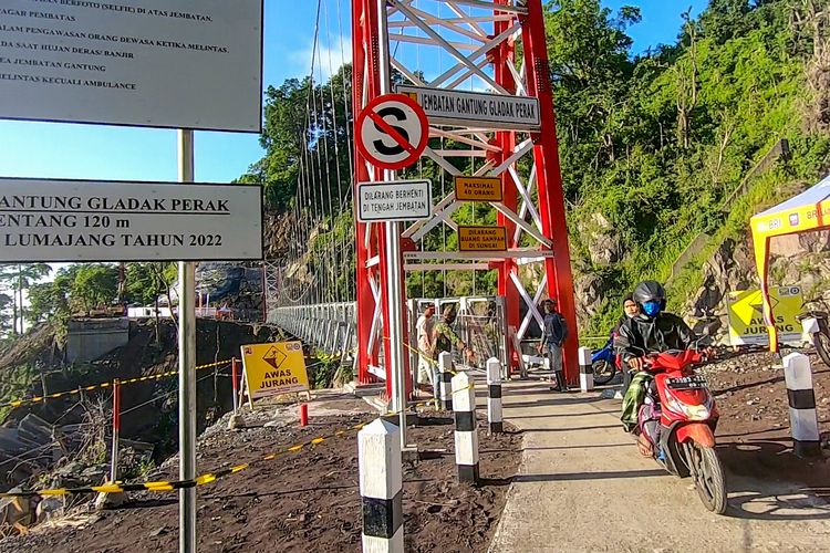 Jembatan Gantung Gladak Perak Lumajang, Minggu (1/5/2022).