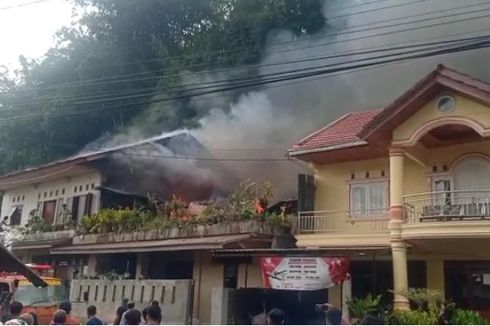 Rumah Warga di Tana Toraja Terbakar dalam Kondisi Hujan Deras, Petugas Damkar Sempat Kewalahan