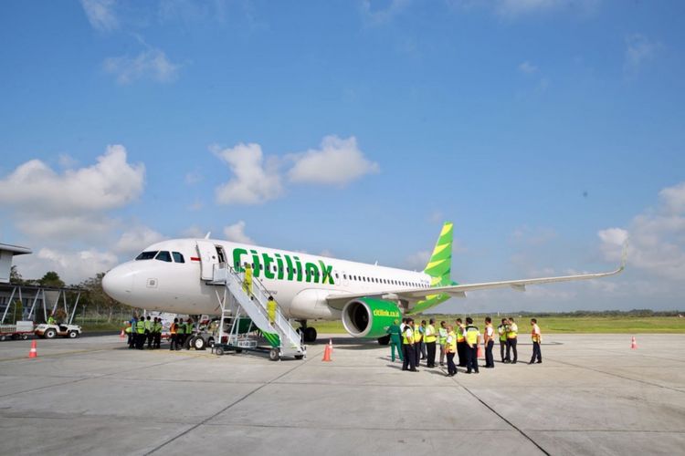 Pendaratan perdana pesawat Airbus A-320 dari maskapai penerbangan Citilink berlangsung mulus di landasan Bandara Banyuwangi, Kamis (9/8/2018).