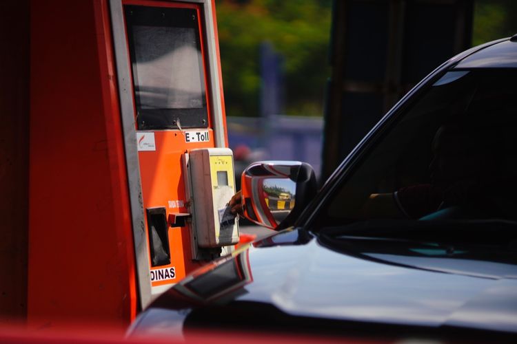 Ruas tol Tangerang-Merak secara bertahap akan beralih ke setruk digital sebagai bukti pembayaran bagi pengguna jalan tol.