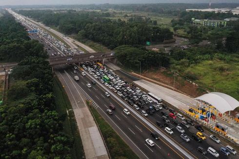 Curhat Pengusaha Truk soal Kemacetan Tol Cikampek