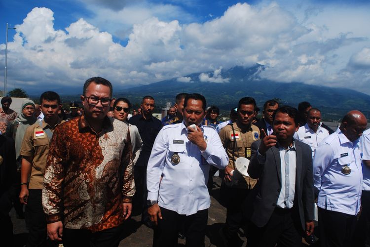 Kepala Badan Narkotika Nasional (BNN) Budi Waseso saat berkeliling meresmikan gedung Pusat Laboratorium Narkotika di kawasan Lido, Cigombong, Kabupaten Bogor, Kamis (22/2/2018).