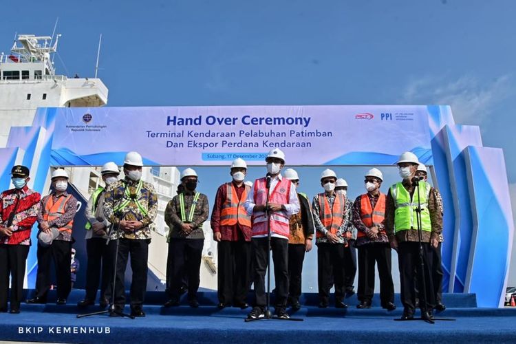 Menteri Perhubungan (Menhub) Budi Karya Sumadi melakukan penyerahan pengelolaan Pelabuhan Patimban ke PT Pelabuhan Patimban International (PPI), Jumat (17/12/2021). 