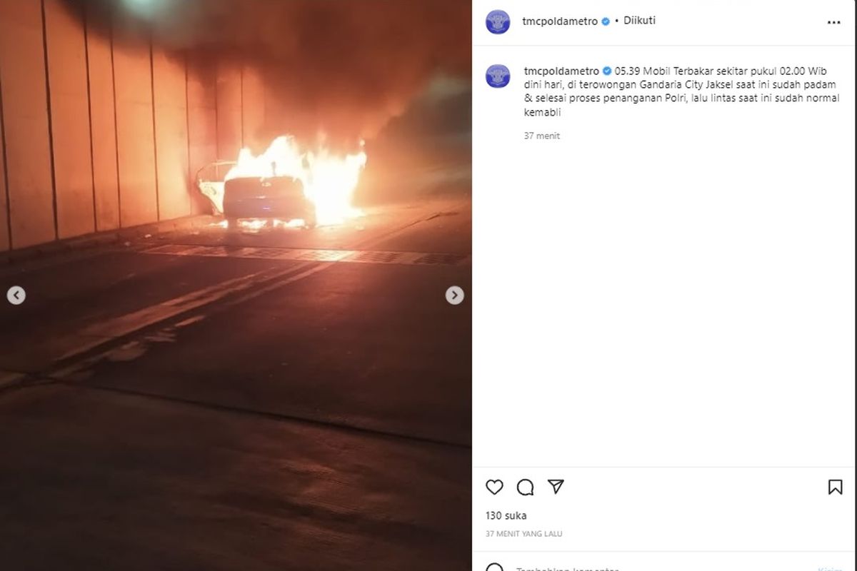 Mobil terbakar dini hari sekitar pukul 02.00 WIB di terowongan Gandaria City, Jakarta Selatan.