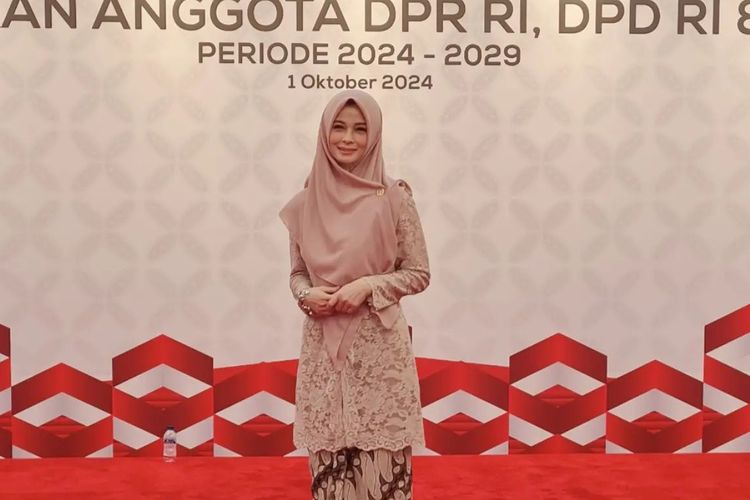 Jihan Fahira hadir dalam pelantikan anggota DPR RI.