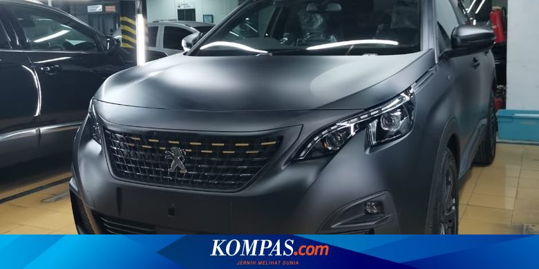Waktu yang Tepat Cuci Mobil Warna Hitam atau Gelap