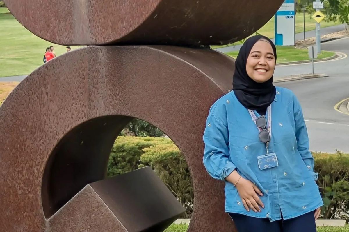 
Penerima Beasiswa AAS, Shintia Yunita Arini SKM MKKK yang merupakan Dosen Fakultas Kesehatan Masyarakat (FKM) Universitas Airlangga (Unair)