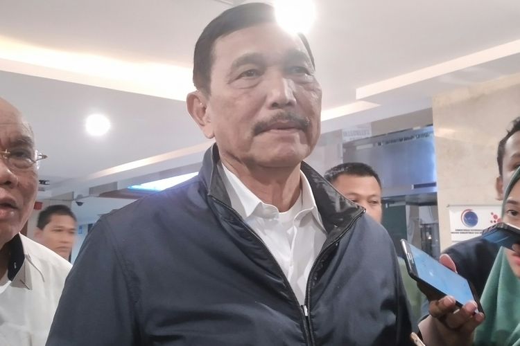 Menko Maritim dan Investasi, Luhut B Pandjaitan rutin memberikan keterangan pers kepada awak media usai menggelar berbagai macam rapat koordinasi, di Kantor Kemenko Marves, Jakarta, Kamis (16/1/2020).