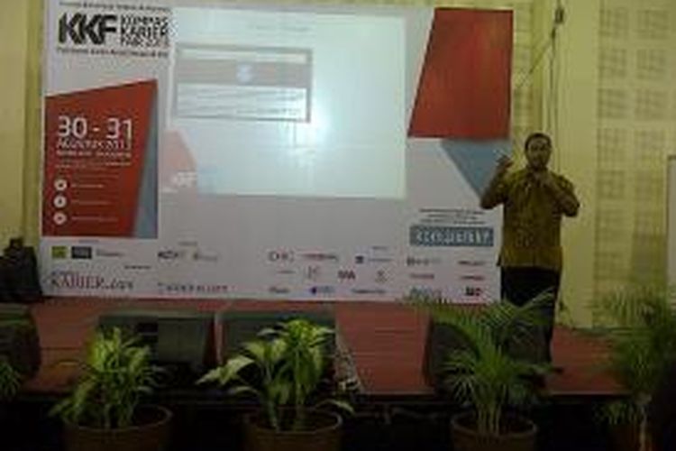 Kompas Karier Fair 2013 berlangsung dua hari, 30-31 Agustus 2013, di Kartika Expo, Balai Kartini, Jakarta. Tahun ini, Kompas Karier Fair 2013 lebih menekankan kepada sosialisasi mengenai penerimaan CPNS.